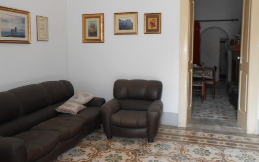 Casa indipendente con giardino in via Cimine Tiggiano