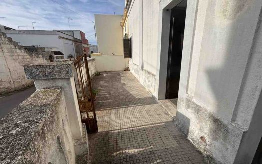 Casa indipendente con giardino in via Cimine Tiggiano