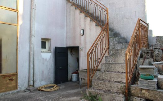 Abitazione indipendente  nel centro di Corsano.